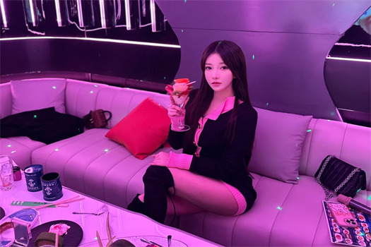 福州凯悦国际ktv美女唱歌中