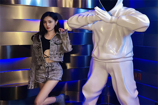 ktv美女服务员